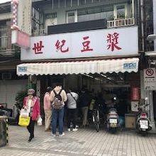 朝市ついでに寄る人は多い