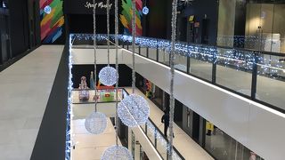 ショッピングセンターは早くから営業