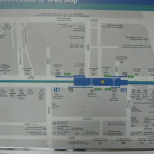 サラデーン駅の周辺図です。シーロム通りとラーマ四世通りの交点