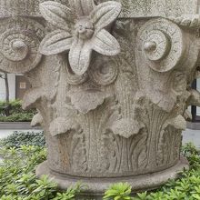 旧三菱銀行三宮支店の柱頭