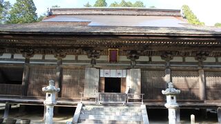 内陣の仏像は見応えがあります