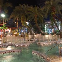 中冠礁溪大飯店スパ内：プール