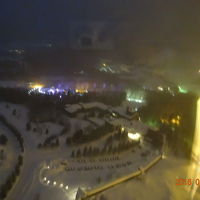 タワー裏手にはアイスビレッジが見えます