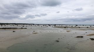 奇妙な岩とともに