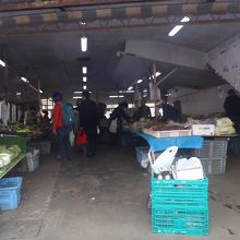 朝から賑わってます