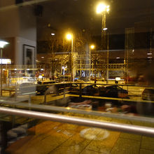 フェリー内から見た乗り場