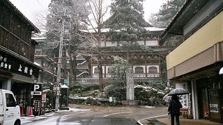 京都から招かれて来られた道元禅師が開祖です。