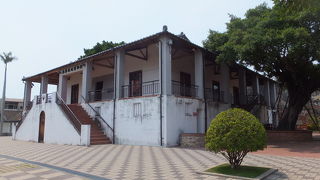 城壁遺跡、取り壊された城壁、新しく作られた赤褐色の城壁といろいろ見れました