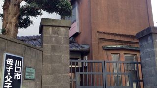 和風でありながらステンドグラスも