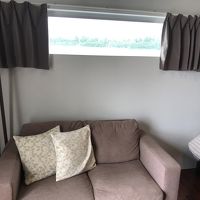 窓が多いので開放的な