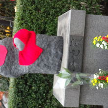 母子地蔵尊拡大。母のぬくもり伝わりますか？