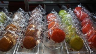 味も見た目も完成度の高いマカロンです。