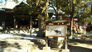 都会の真ん中の古き趣きのあるお宮さん