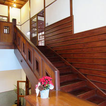 2階へ上がります