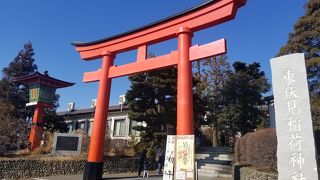 東の伏見稲荷です