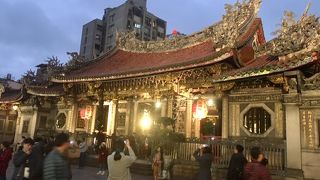 夕方ですのでライトアップをされていました。