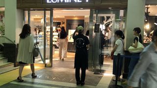 地下の飲食店が便利