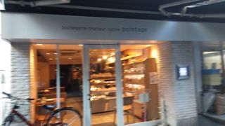 ミルクフランスが人気の麻布十番のパン屋さん。イートインもお惣菜もあり。