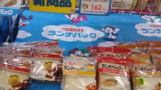 池袋の駅の北口の改札のところにあるランチパックのお店