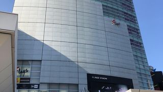 新宿南口を出てすぐ