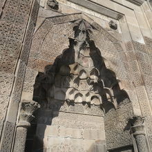 イーサーン（入口）の内部装飾（ムカルナス）