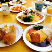 ブッフェ台から取ってきた食事