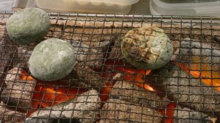 焼きたてのよもぎ餅がうまい