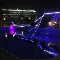 プールの夜間ライトアップ