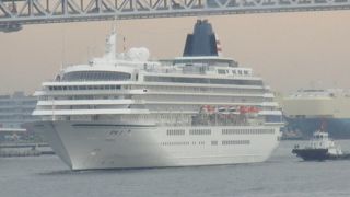 横浜港大さん橋国際客船ターミナルで乗船した時に、大さん橋に停泊していたのは飛鳥Ⅱ、にっぽん丸、ぱしふぃっく びいなす、横浜港内のクルーズ船ロイヤルイングでした。