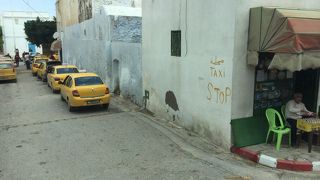 チュニスにはタクシーも多い