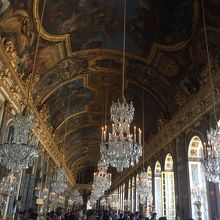 宮殿内、鏡の間