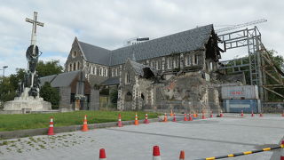 大地震の影響がそのまま残っている大聖堂