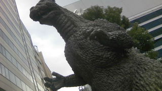 都会の中の怪獣