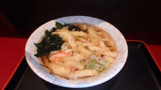 富山駅南口にあり、４００円前後で蕎麦やうどんが食べられるのがいい。