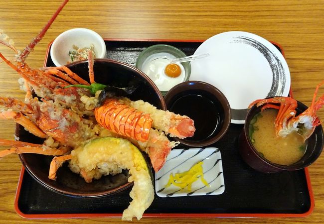 インスタ映えする伊勢海老天丼