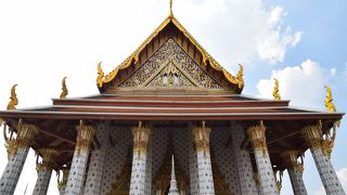 お隣りの本堂も素敵