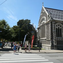 この建物の中に観光案内所があります