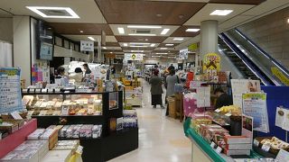 ちょうどいい場所に観光物産館