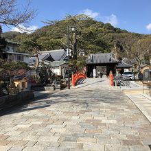 山門付近の駐車場から