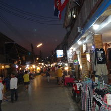 夜のウォーキングストリート