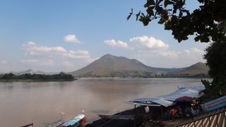 メコンを望む有名な観光地