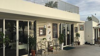 瀬長島にあるおしゃれなショッピングモール