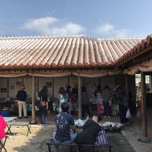 白保日曜市：大勢は来ないので、平和的な催事