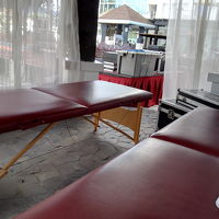 マッサージを受けるカバナ