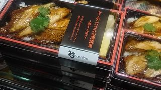 見た目はとても豪華ですが価格はいつも比較的リーズナブルに食べれるお弁当