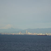 横浜方面の景色。富士山も