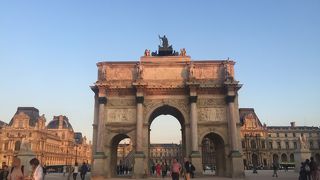 チュイルリ―公園からルーブル美術館の間に