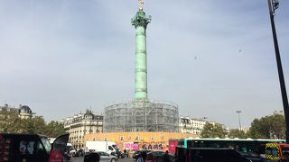 7月革命のモニュメントを見に