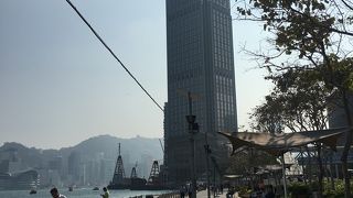 九龍半島の海沿いの道