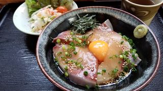 ハマチの漬け丼